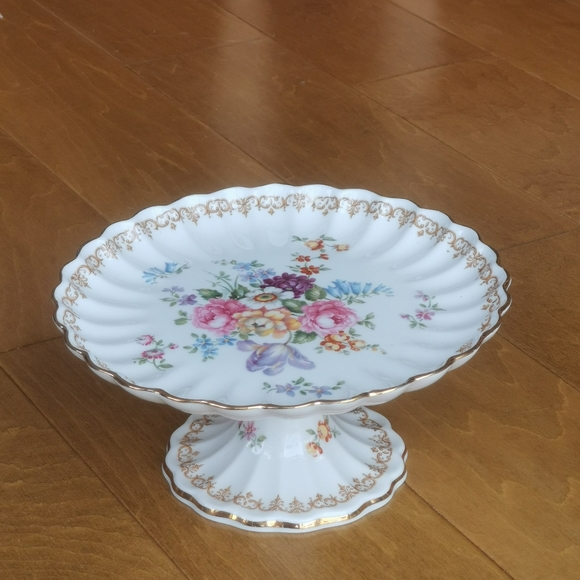 Vintage Crown Staffordshire Fine Bone China Floral Pedestal 8.5" Cake Plate - Picture 5 of 8